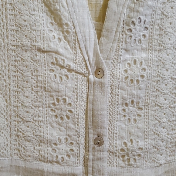 Sleeveless top - Picture 2 of 3